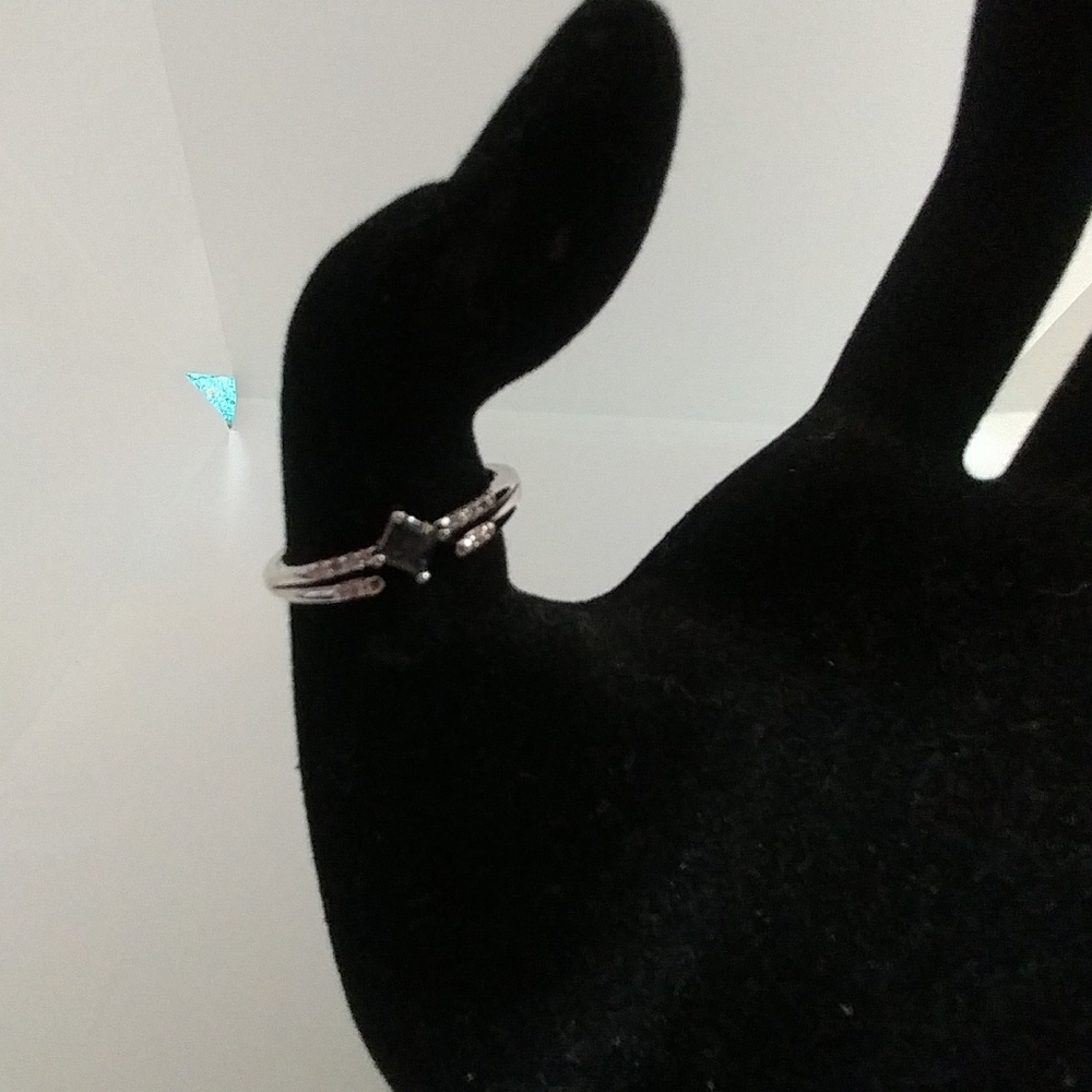 Silver Toned Stack Ring with Black Stone Size 7